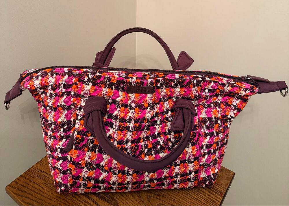 Retired Vera Bradley Hadley.
East West Tote. “Houndstooth Tweed”pattern.